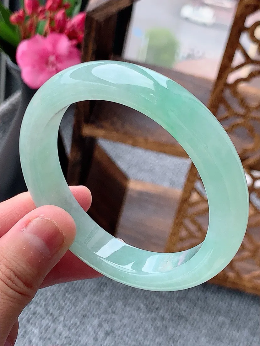 a货翡翠老坑晴绿正装正圈手镯55-56圈口 尺寸55.8×11.8×8.5mm 重量61.03g 0