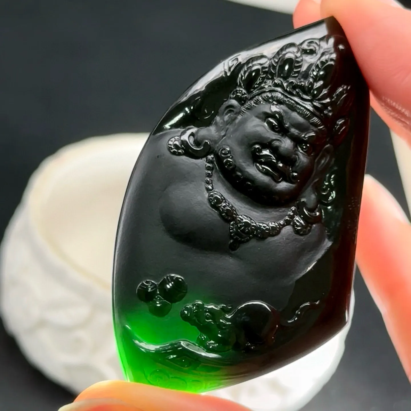 精品墨翠黄财神 种好色正 黑度极好 打灯通透 油性十足