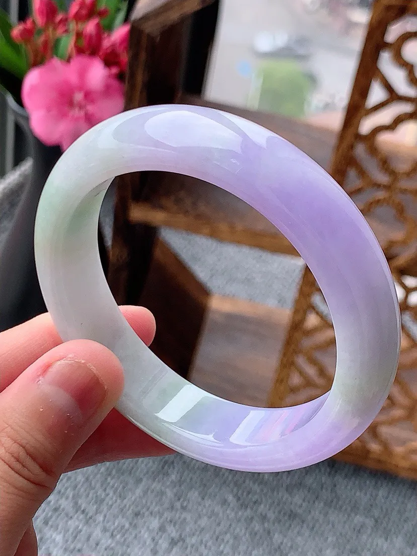 a货翡翠紫罗兰正装正圈手镯55-56圈口  尺寸55×13.5×8.3mm 重量64.57g 0604