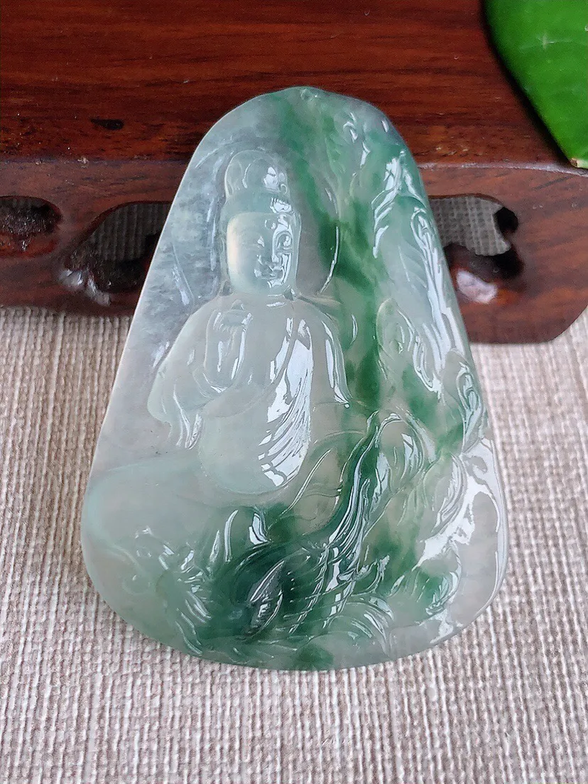 a货翡翠老坑冰种飘花御凤观音吊坠 尺寸52×37×4.7mm 重量15.88g 0605