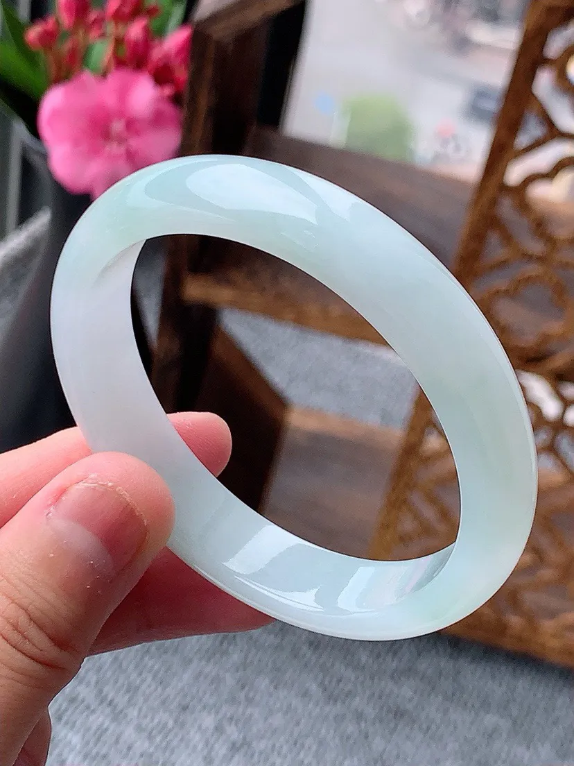 a货翡翠白月光贵妃手镯53-54圈口尺寸53.5×48×12×6.6mm 重量41.16g 0604