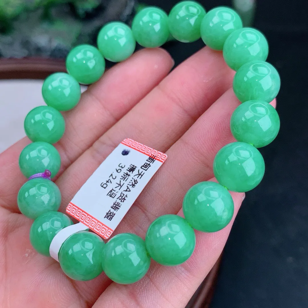 天然A货翡翠满绿圆珠手串
尺寸10.8mm   重39.24g