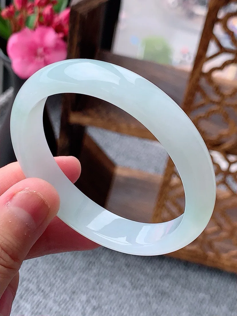 a货翡翠白月光贵妃手镯53-54圈口尺寸53.5×48×12×6.6mm 重量41.16g 0604