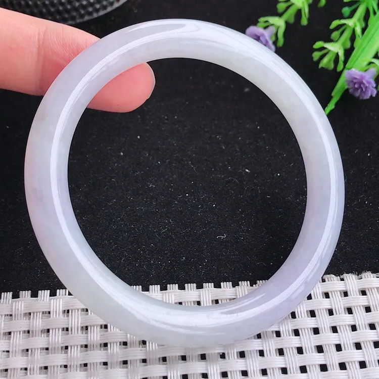 自然光55/8.2/8.5老坑精美秀气冰润淡紫色圆条手镯翡翠宽边玉镯