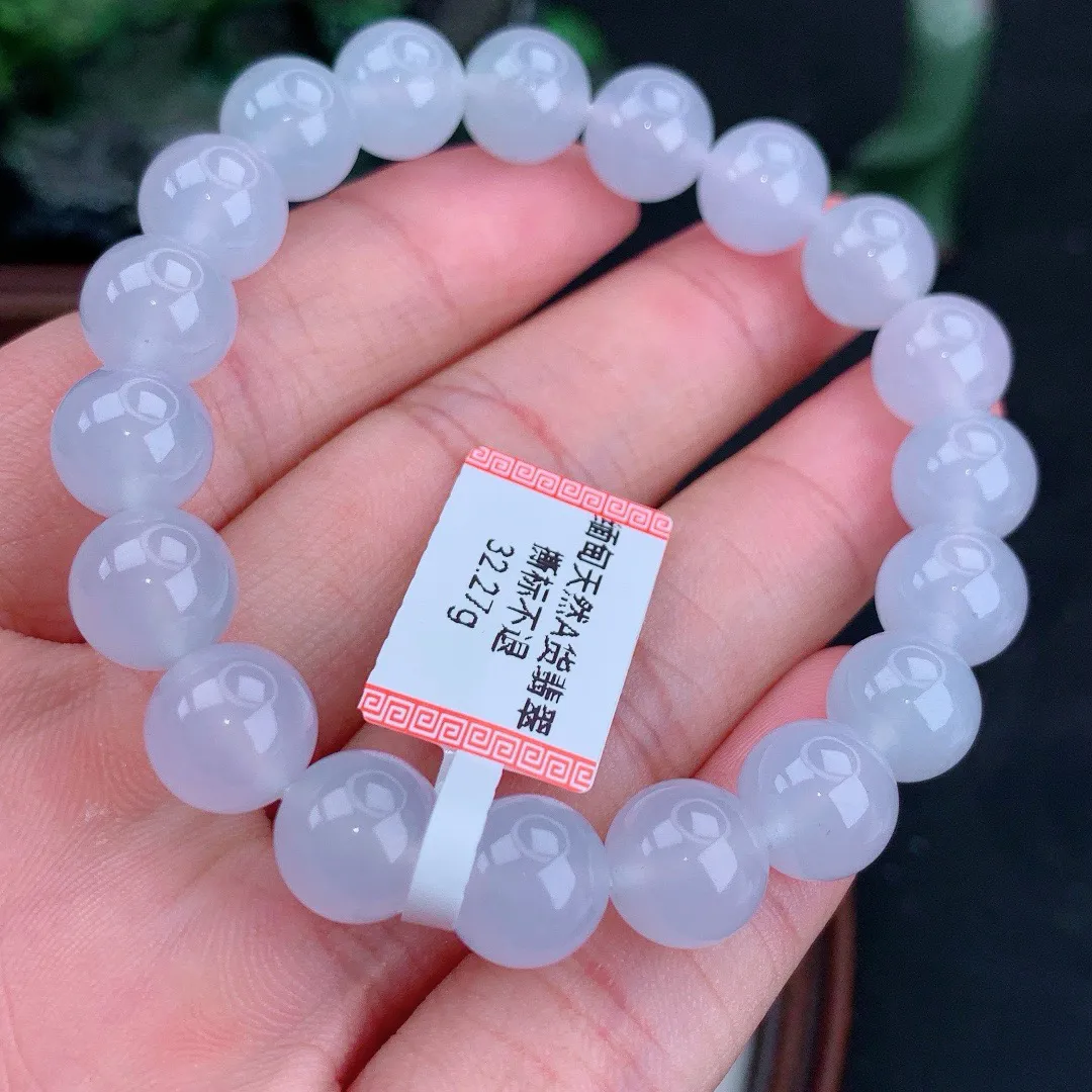 缅甸天然A货翡翠冰种圆珠手串
尺寸10mm  重32.27g