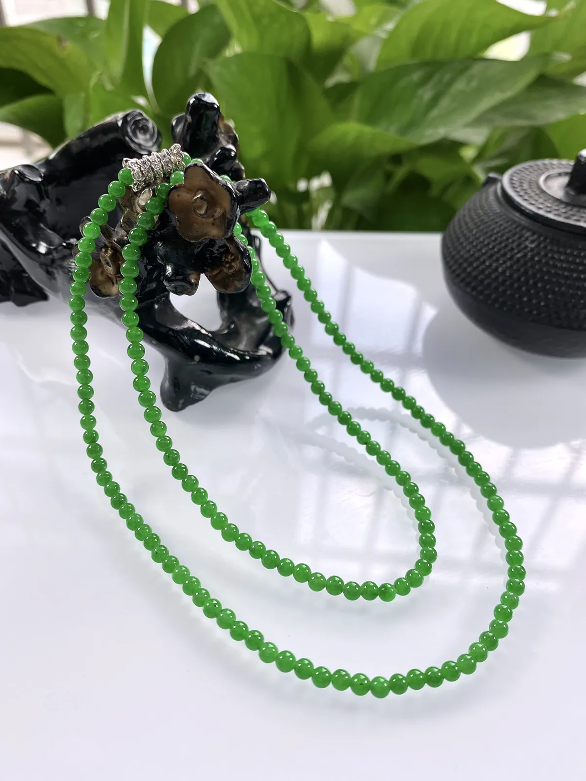 收藏级别，缅甸天然翡翠A货，卡3.4冰种起胶满绿浓阳绿小米珠小圆珠项链手链，尺寸：3.4mm/168颗，长度530mm，重量：11.05g