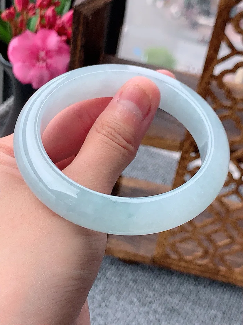 a货翡翠正装正圈手镯57-58圈口  尺寸57×12.6×8.8mm 重量66.05g 0604