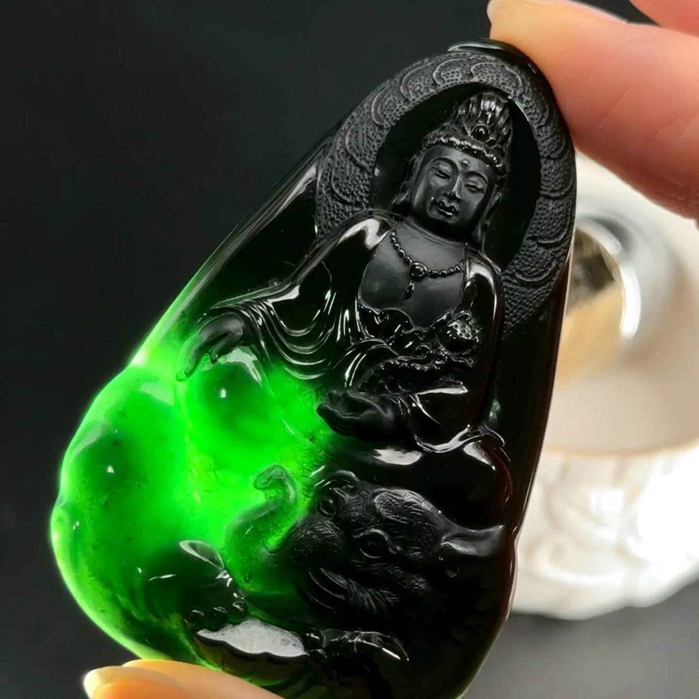 精品墨翠普贤菩萨 种好色正 黑度极好 打灯通透 油性十足