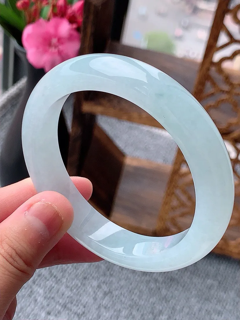 a货翡翠正装正圈手镯57-58圈口  尺寸57×12.6×8.8mm 重量66.05g 0604