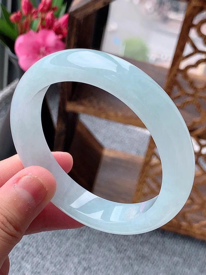 a货翡翠正装正圈手镯57-58圈口  尺寸57×12.6×8.8mm 重量66.05g 0604