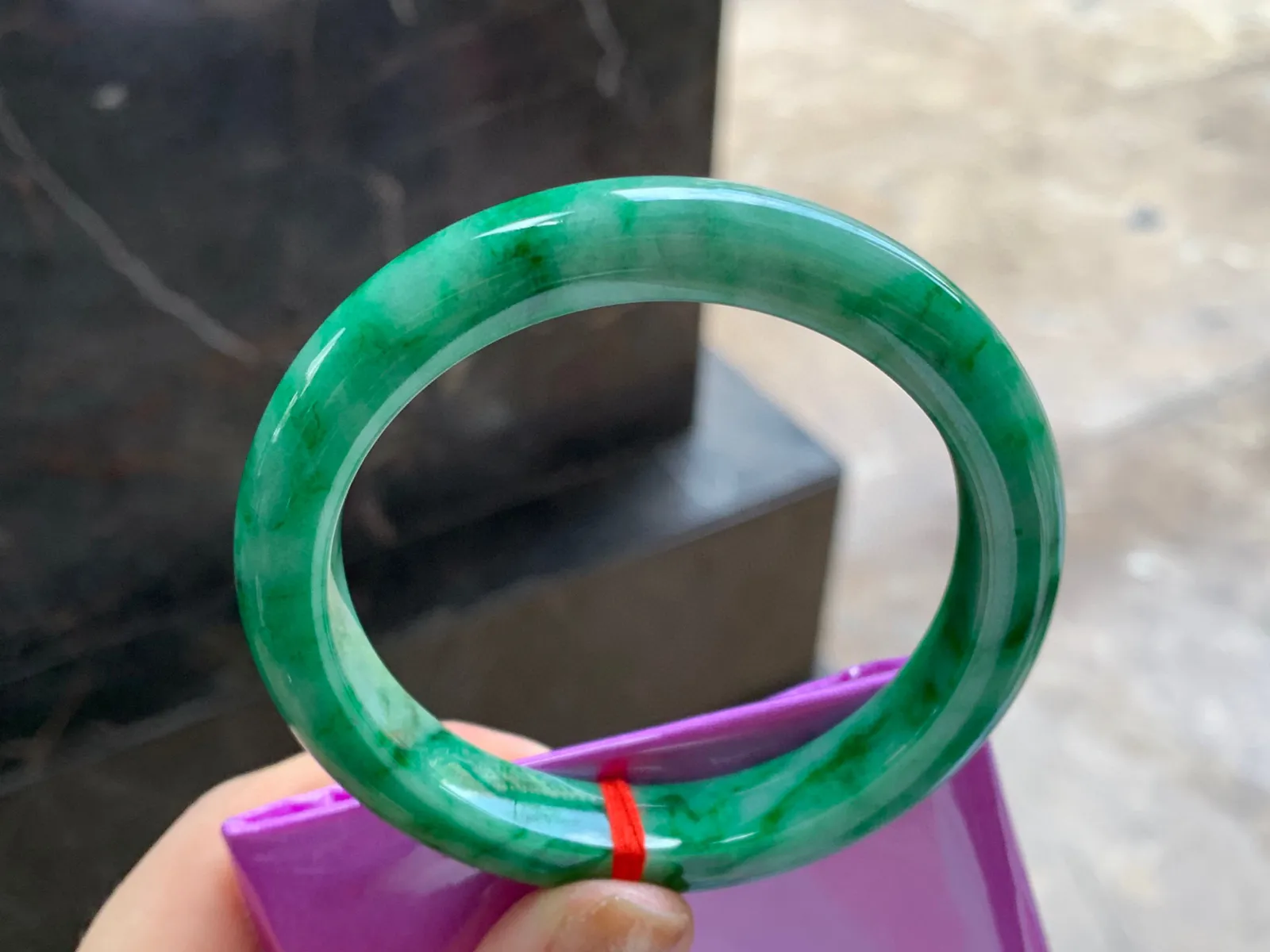 带色手镯
尺寸：55.2-10-8.6mm
底子细腻干净～有特色