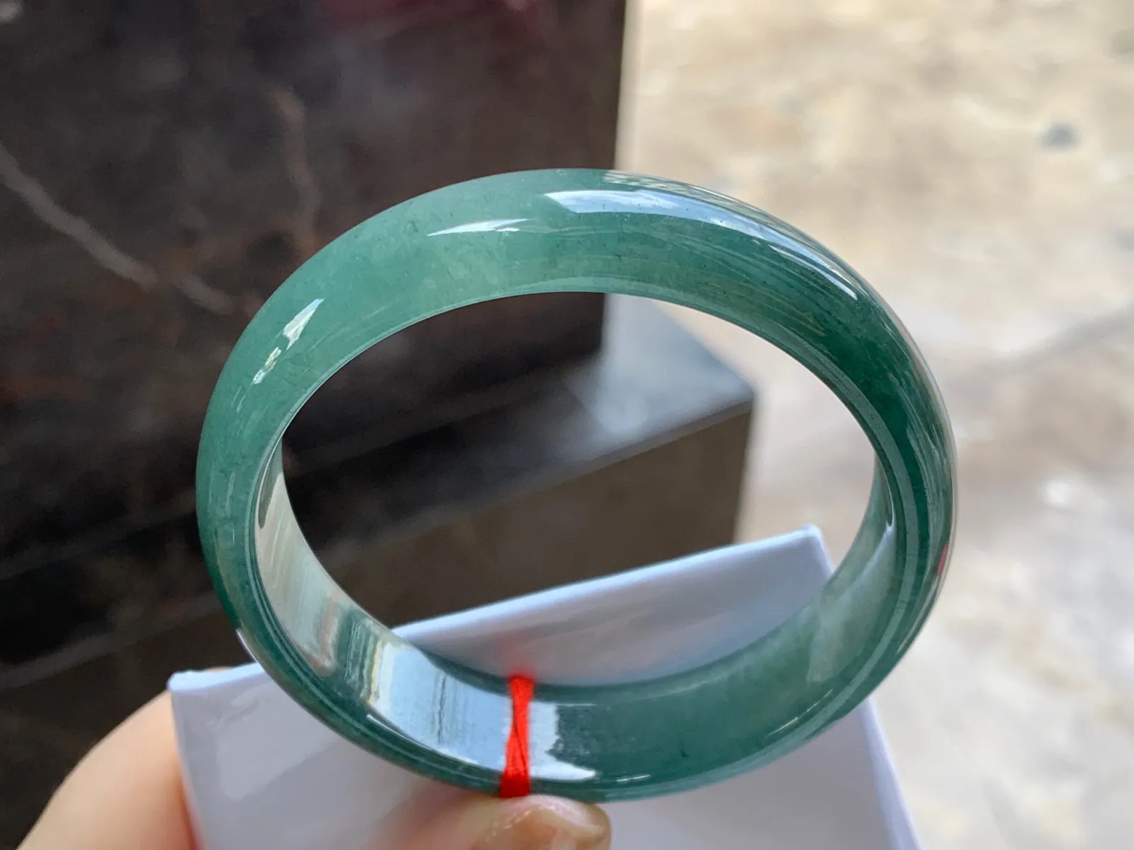 油青手镯
尺寸：57-14.6-6.7mm
肉质细腻～有特色