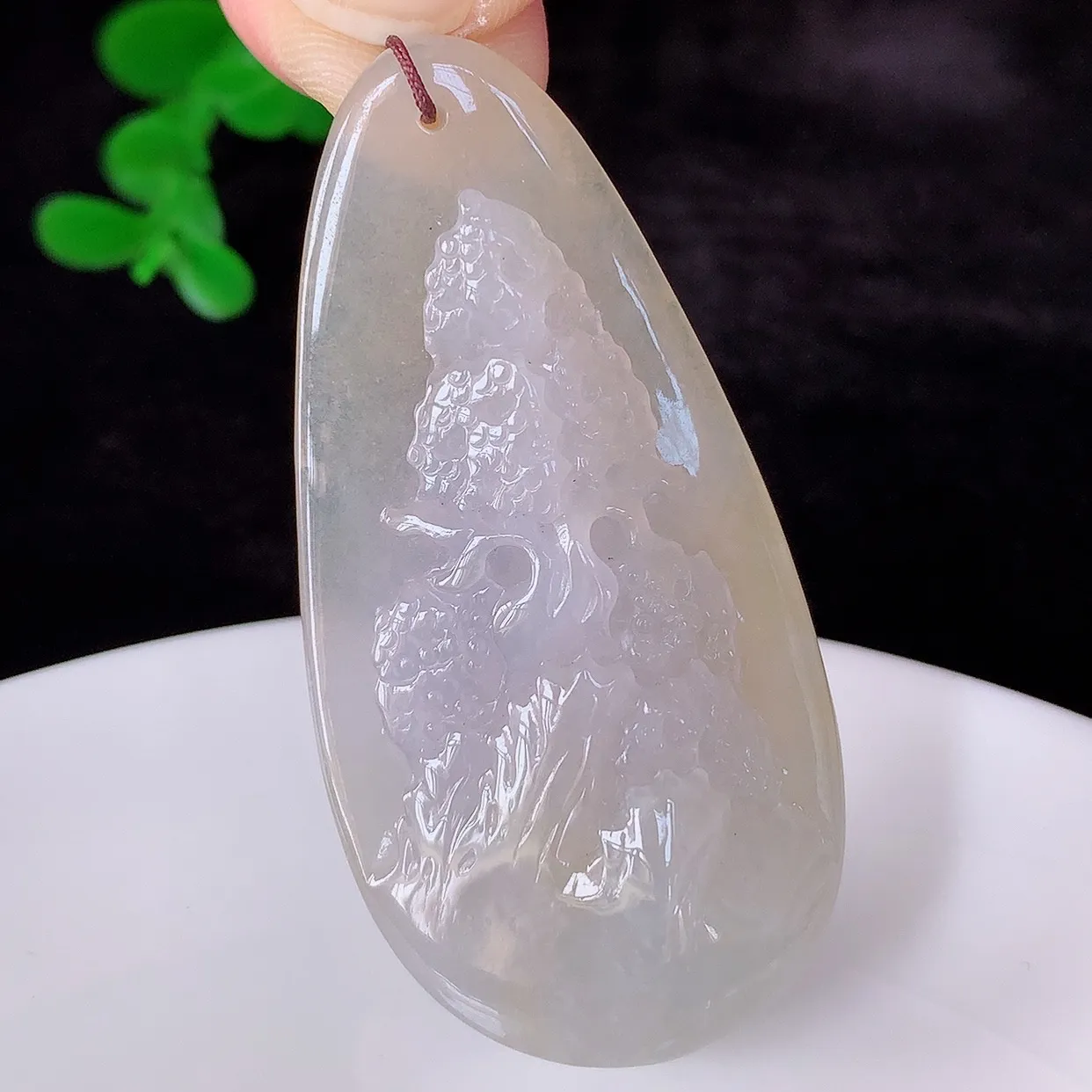 自然光实拍，冰润冰黄翡翡翠山水牌吊坠，翡翠山水，立体生动形象，山水素材布局合理，意境感佳，佩戴上身效果更高贵 #60.5