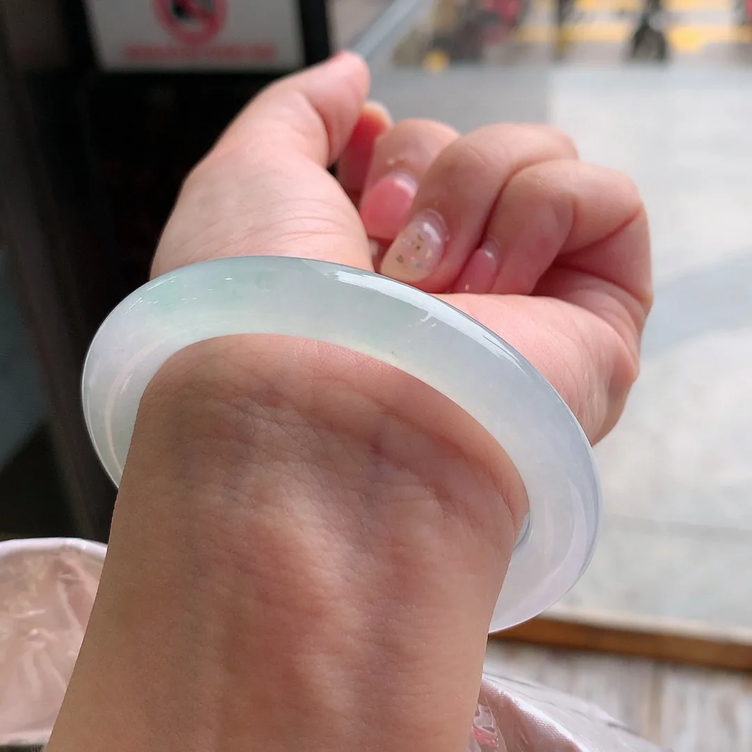 圆条高冰晴绿 无瑕 尺寸:54.4/8.9 种色兼备