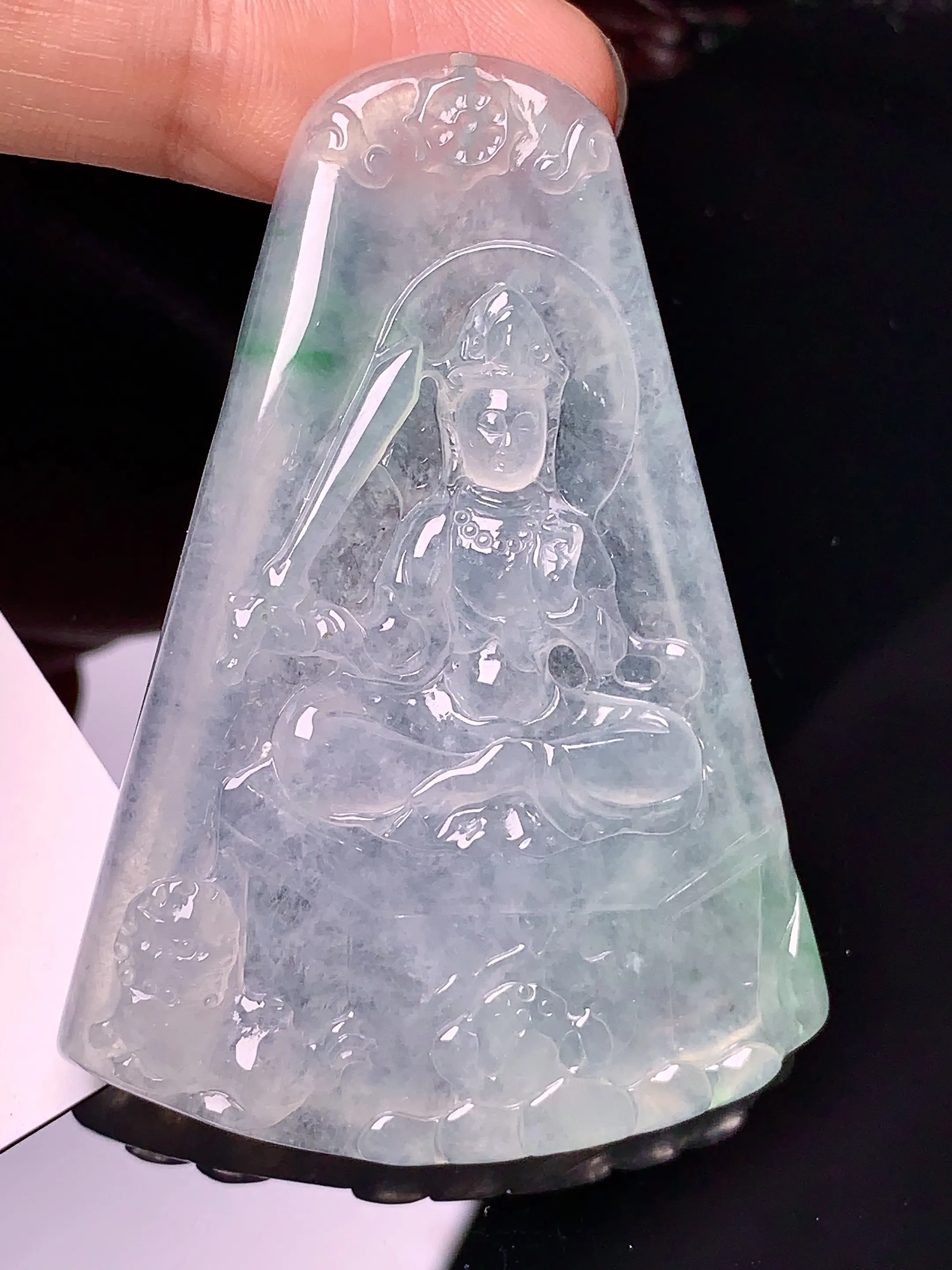 冰种大势至观音菩萨吊坠 玉质细腻 色泽艳丽 整体尺寸57.3*40.5*5.5