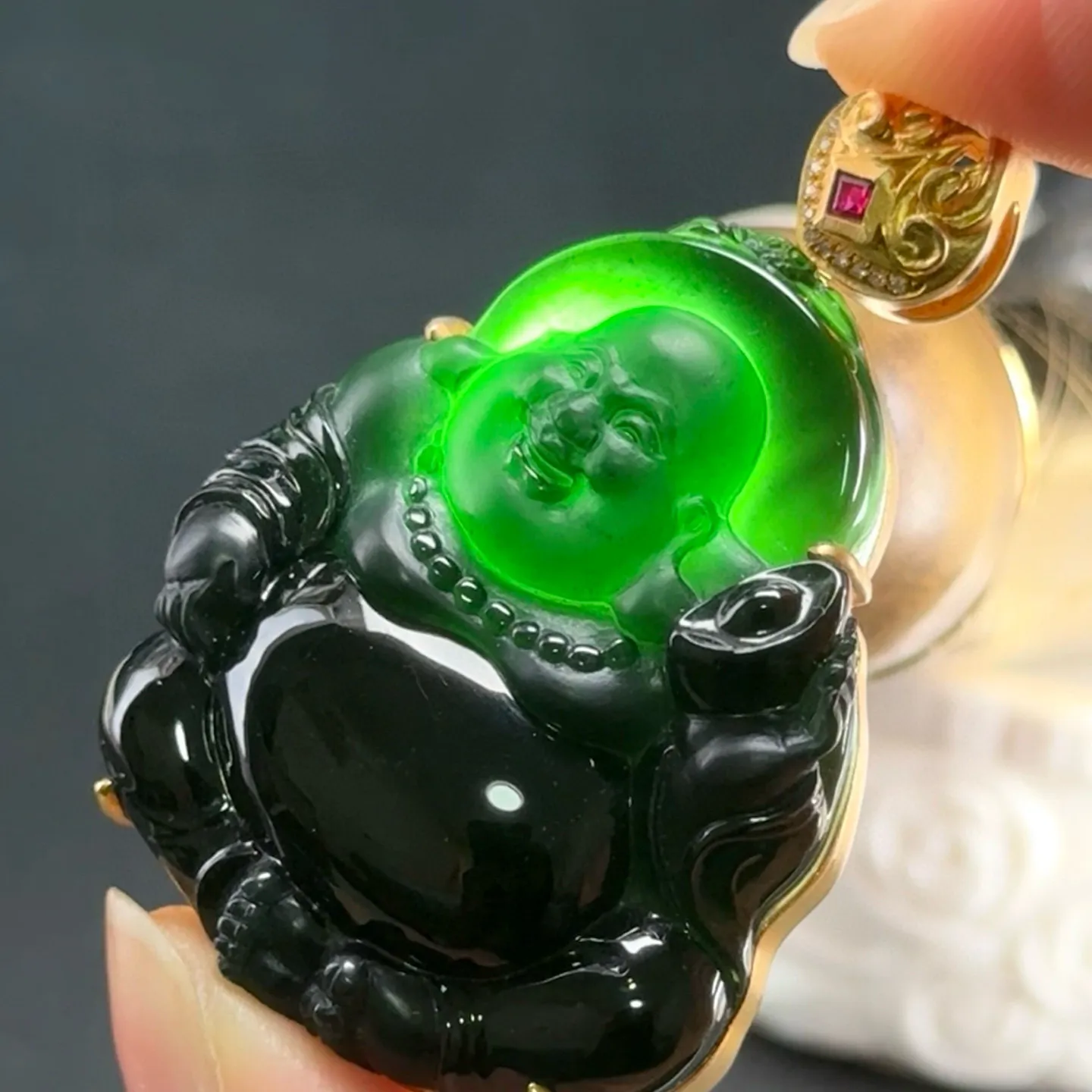 精品18k墨翠送财弥勒 种好色正 黑度极好 打灯通透 油性十足 尺寸47.2