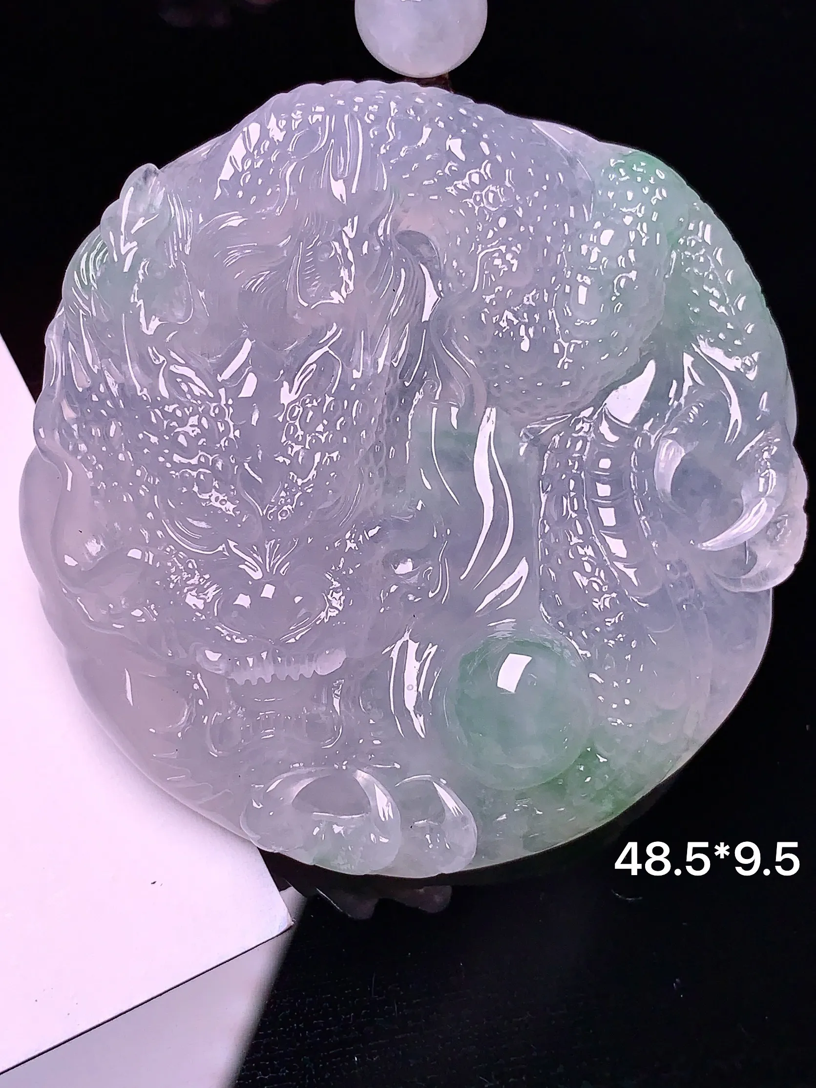 飘绿龙牌吊坠 玉质细腻 色泽艳丽 整体尺寸48.5*9.5