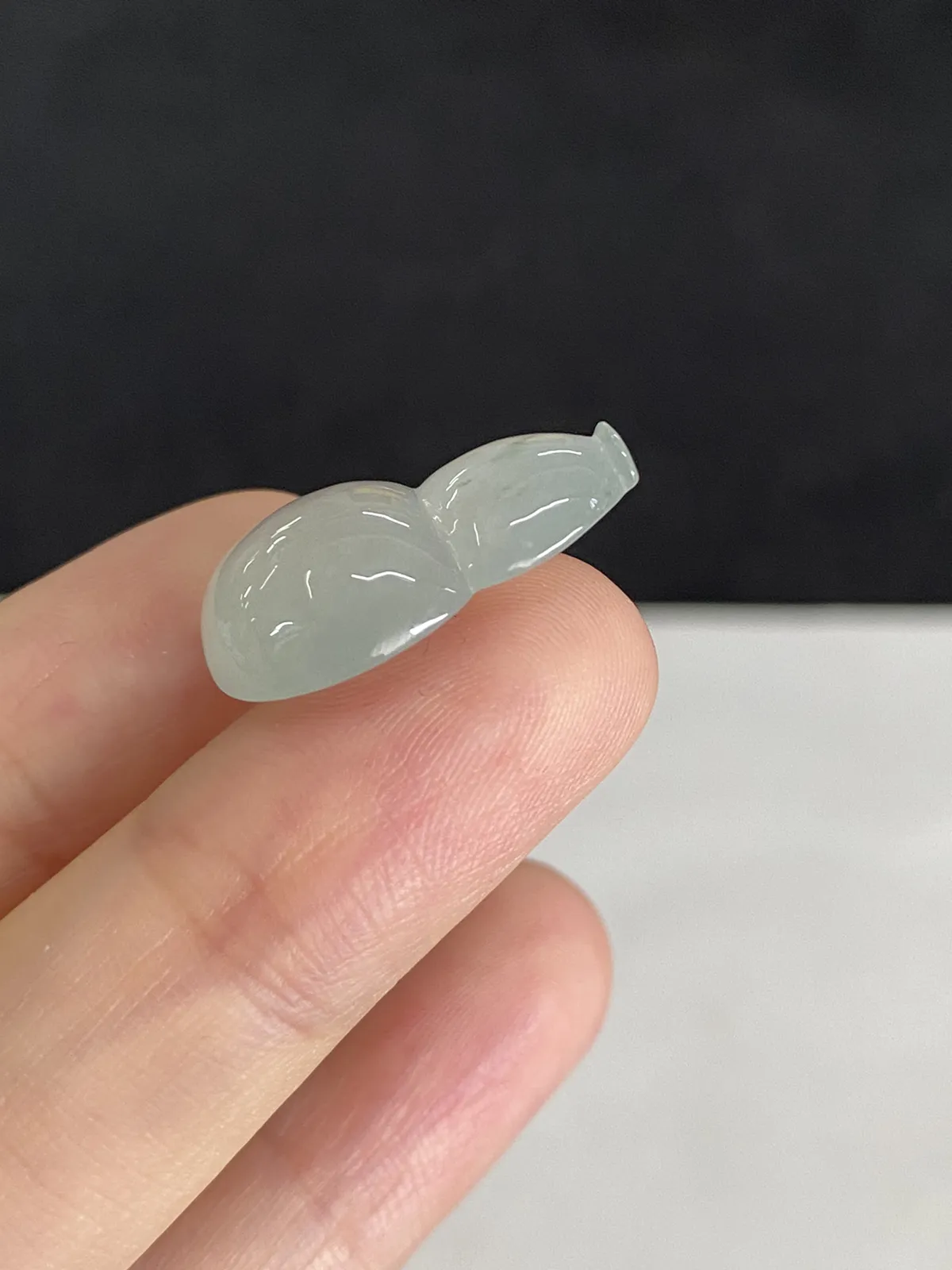 翡翠冰种白色葫芦