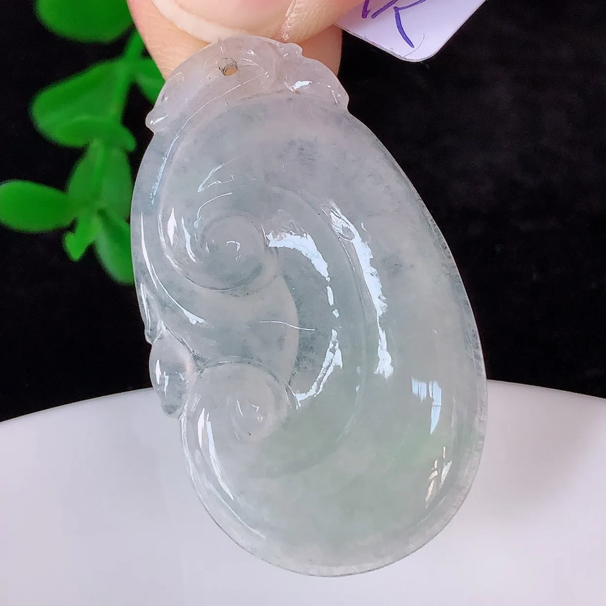自然光实拍，冰种翡翠如意吊坠，翡翠如意，上身效果非常美，饱满大气，工艺美，万事如意，如意一生 #49.5