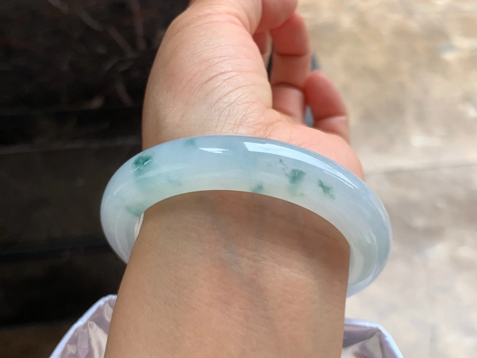 54-11-9.5mm
冰种飘花手镯 冰透 水润清爽