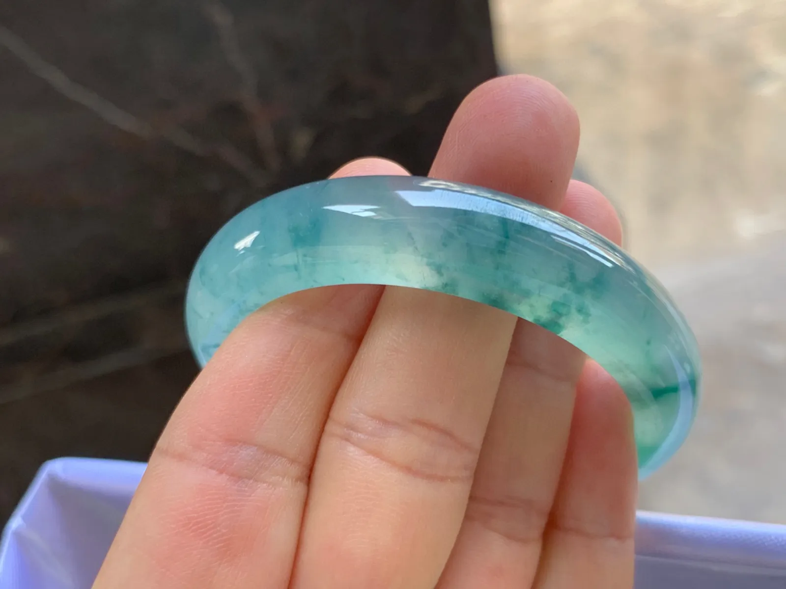 50-12-8mm
冰种色花手镯 水润冰透 花色特别 小圈口有预算的来