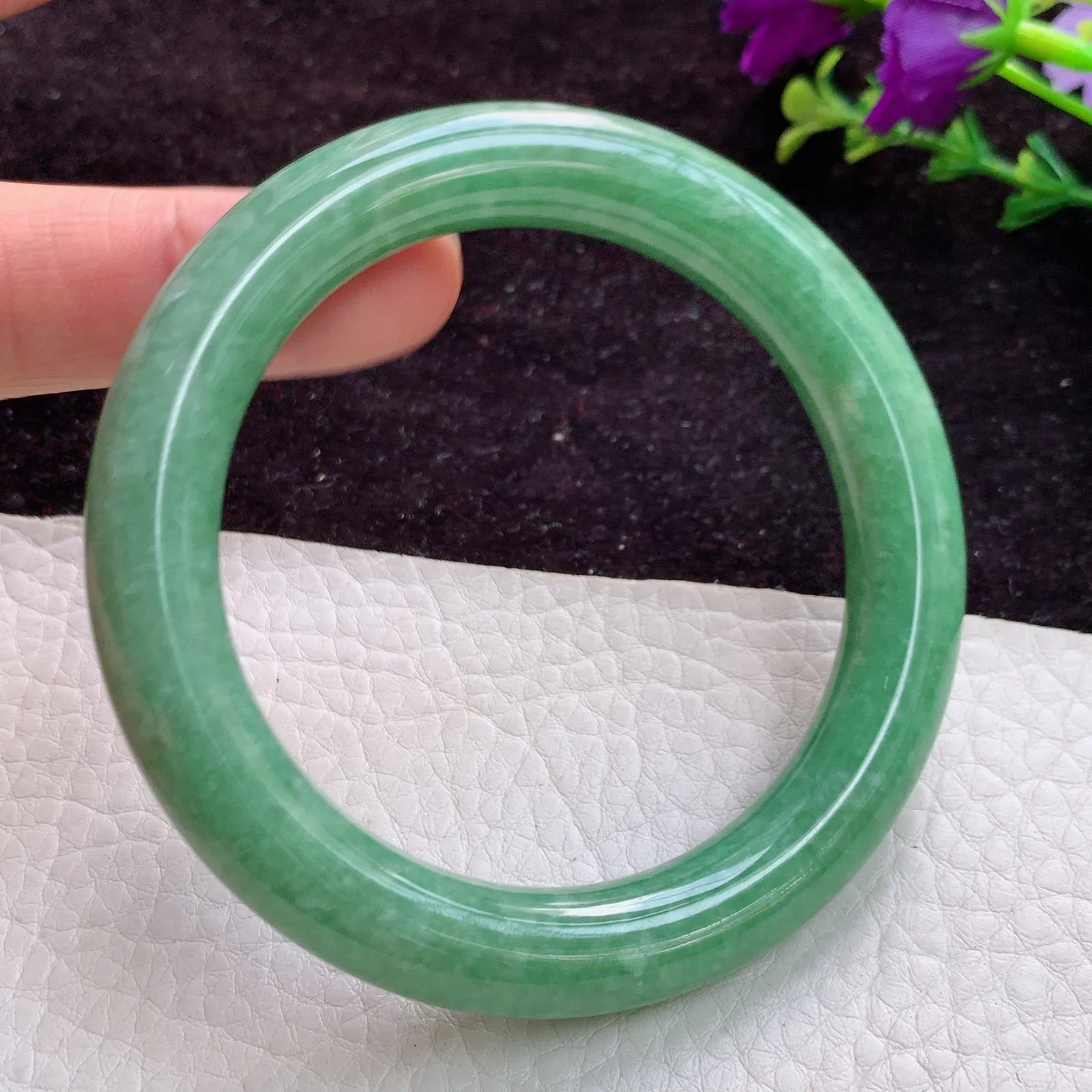 pp实拍55*10老坑精美55圈口满绿百搭圆条翡翠手镯 美人镯