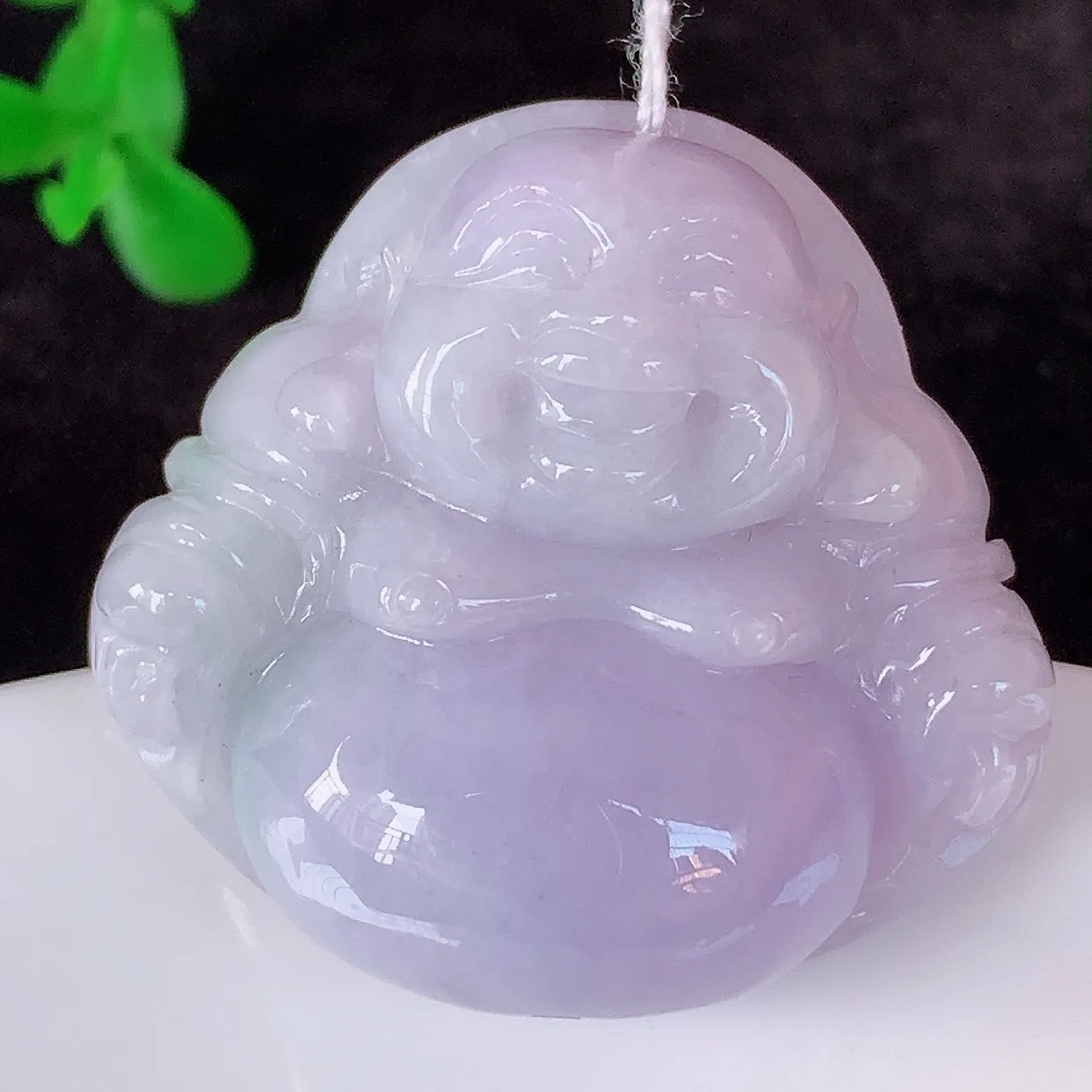自然光实拍，厚装冰润冰糯种紫罗兰翡翠佛公吊坠，饱满， 佛公亦保平安，寓意有福（佛公）相伴，配戴优雅迷