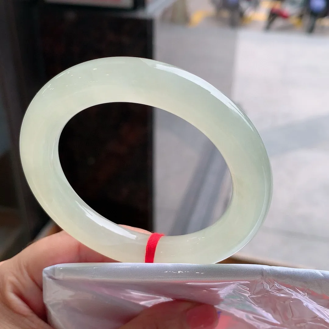 圆条高冰黄翡 一丝牛毛纹 尺寸:55.4/10.8/11.3 种水好️️
