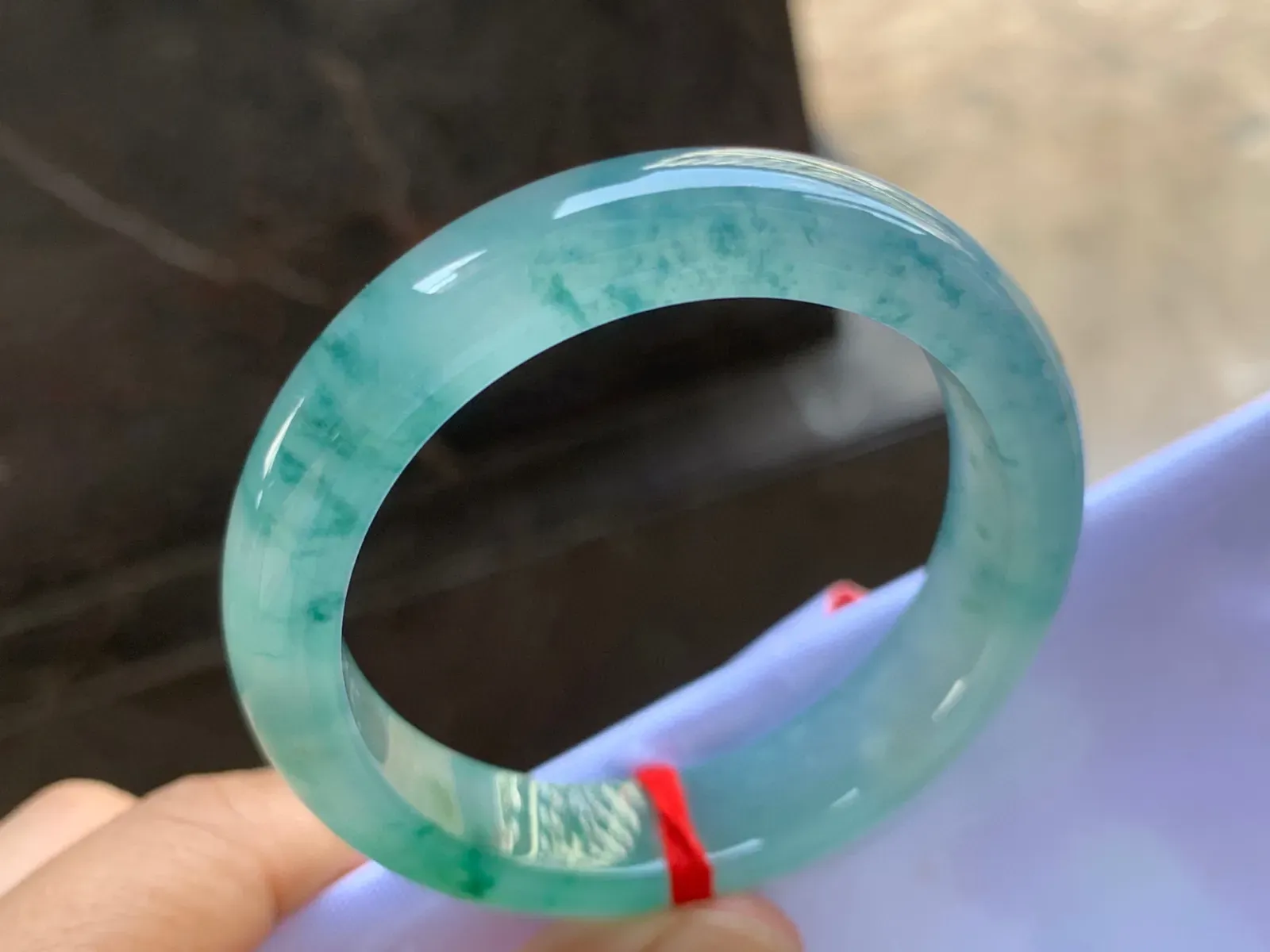 50-12-8mm
冰种色花手镯 水润冰透 花色特别 小圈口有预算的来