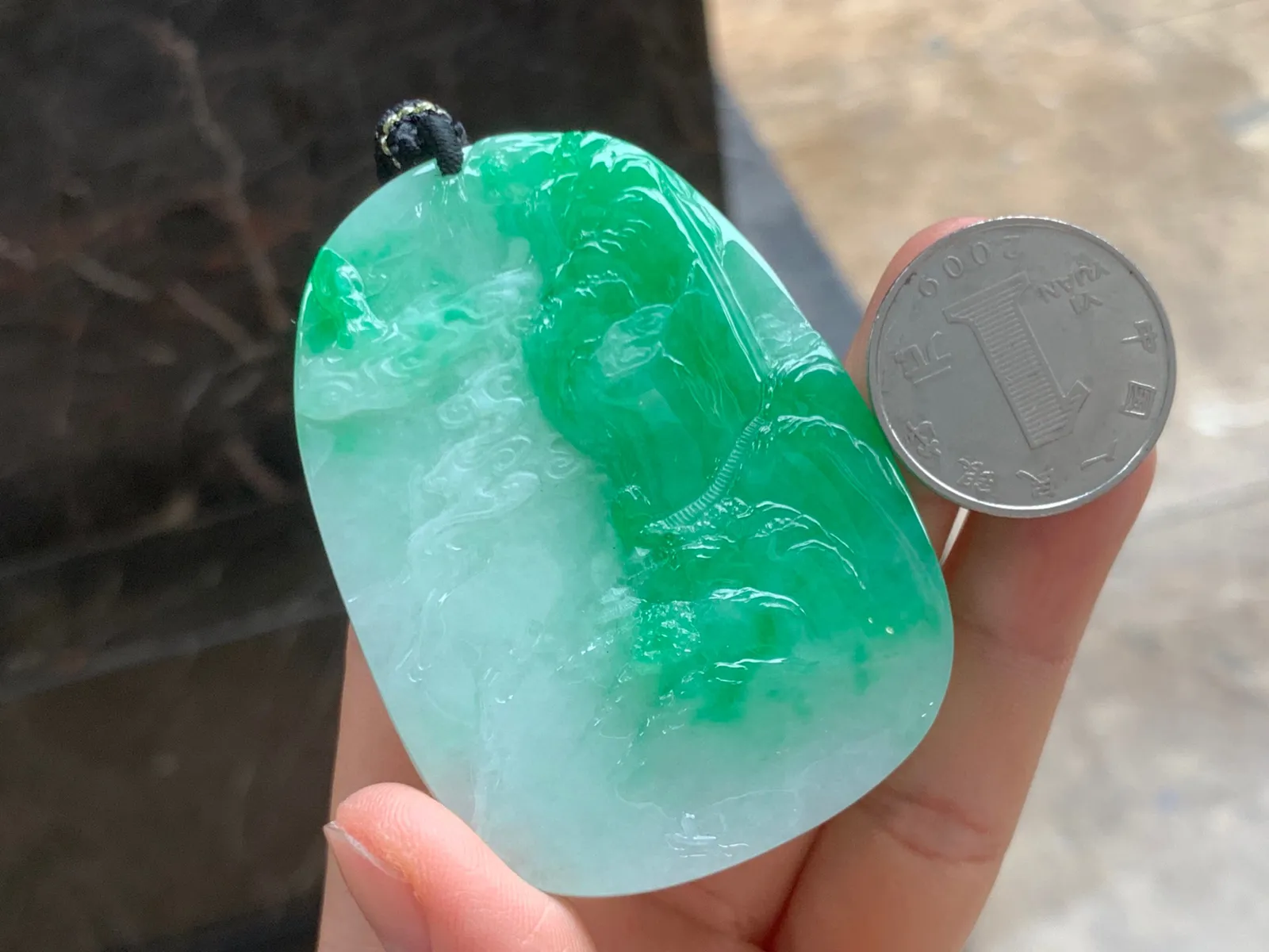 带色山水牌 有种有色  雕工精湛  佩戴大气