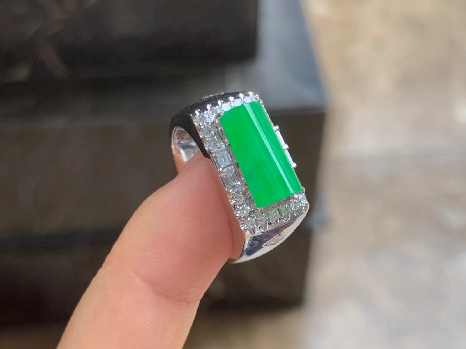 满色马鞍戒指 18K金镶嵌 种好水润 