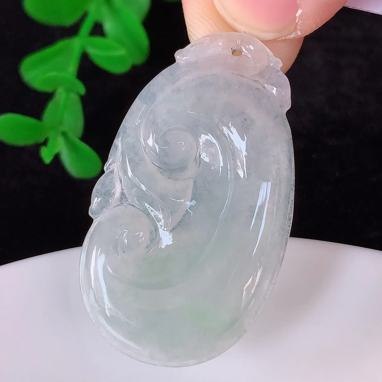 自然光实拍，冰种翡翠如意吊坠，翡翠如意，上身效果非常美，饱满大气，工艺美，万事如意，如意一生 #49.5