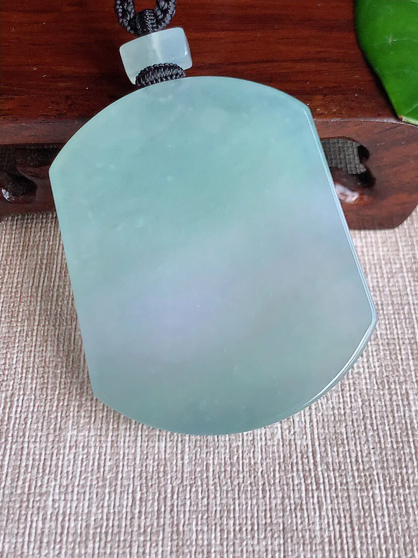 a货翡翠老坑冰种晴水无事牌吊坠 尺寸52.4×42×5mm 重量37.78g 0606