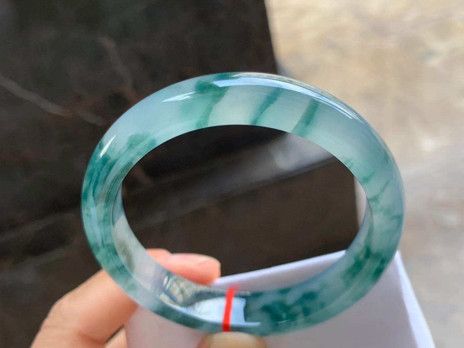 55-12.5-8mm
冰种飘花手镯 水润冰透 花色漂亮