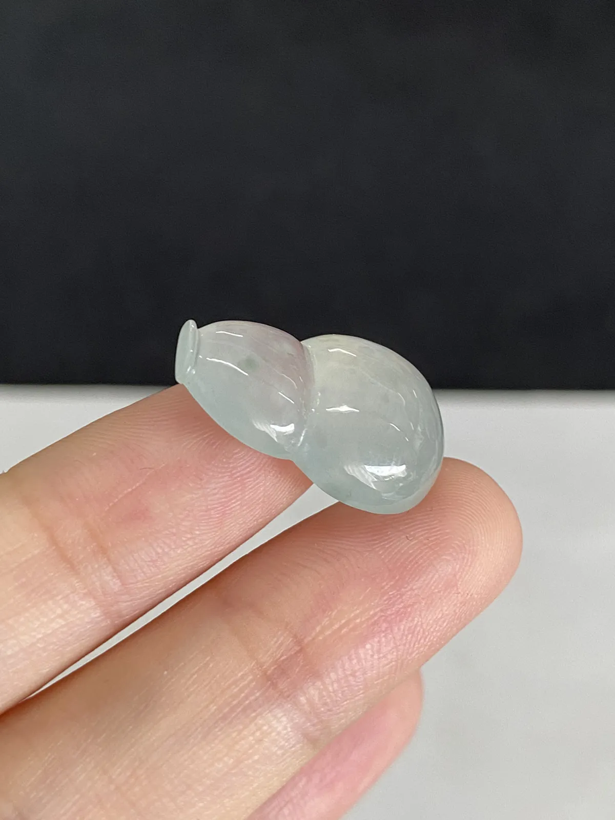 翡翠冰种白色葫芦