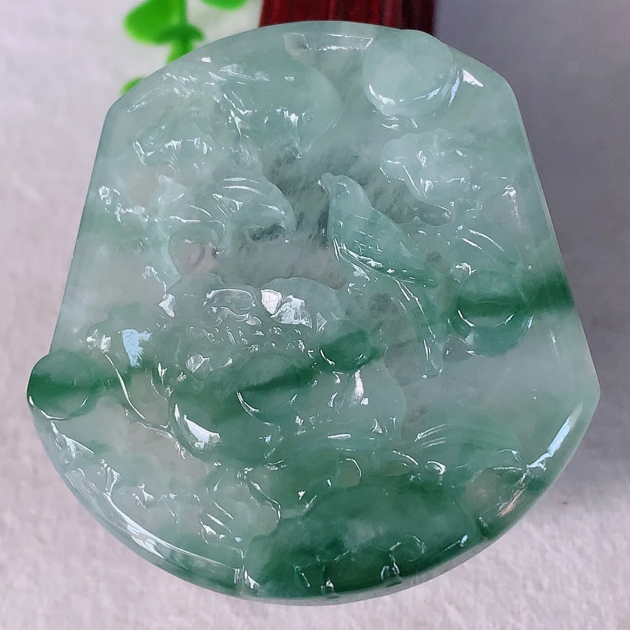 自然光实拍，冰润冰种飘花翡翠喜上眉梢吊坠，花开富贵，种老水足，翠色灵动，寓意美好，佩戴时尚出众！#46.5