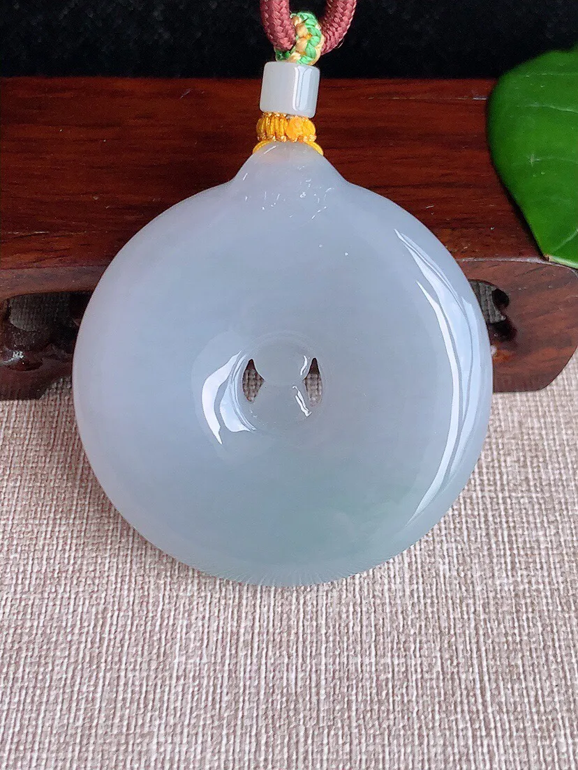 a货翡翠老坑冰种无相观音吊坠 尺寸52×50×10.5mm 重量65.53g 0606