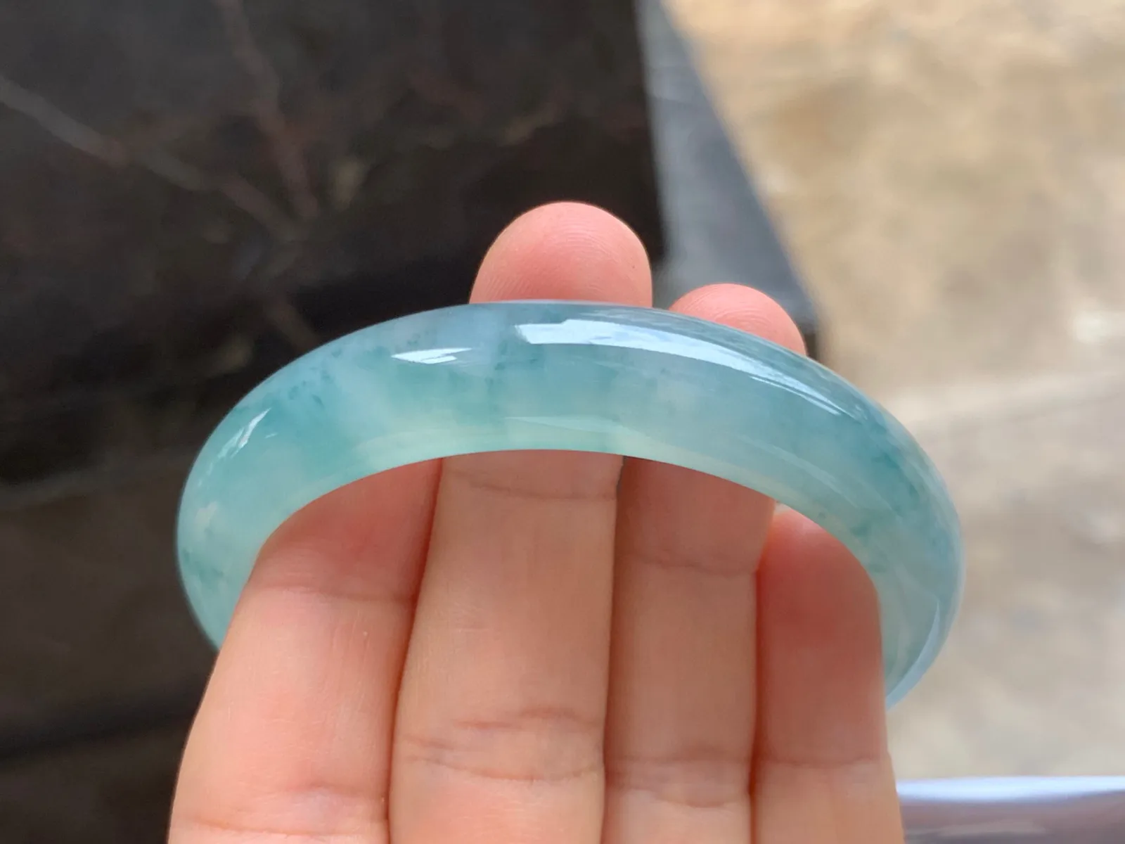 54-12.5-7.5mm
飘花贵妃手镯 种好细腻 水润