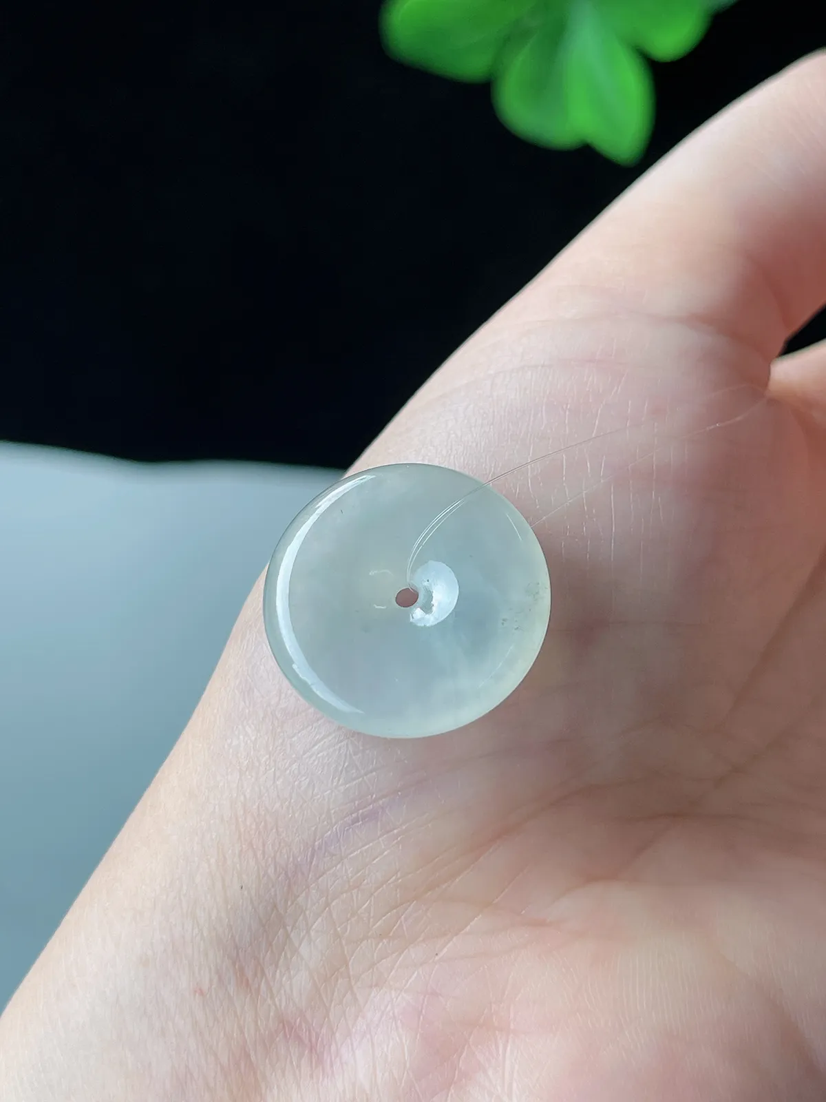 翡翠冰糯种白色平安扣