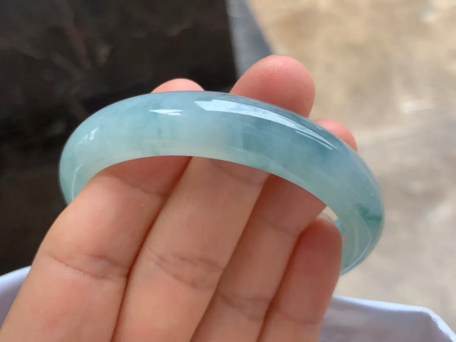 54-12.5-7.5mm
飘花贵妃手镯 种好细腻 水润