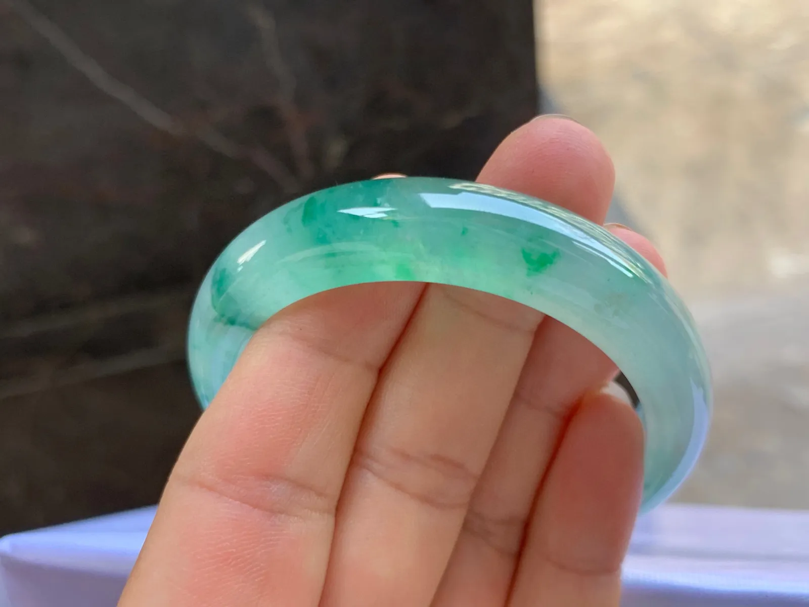 50-12-8mm
冰种色花手镯 水润冰透 花色特别 小圈口有预算的来