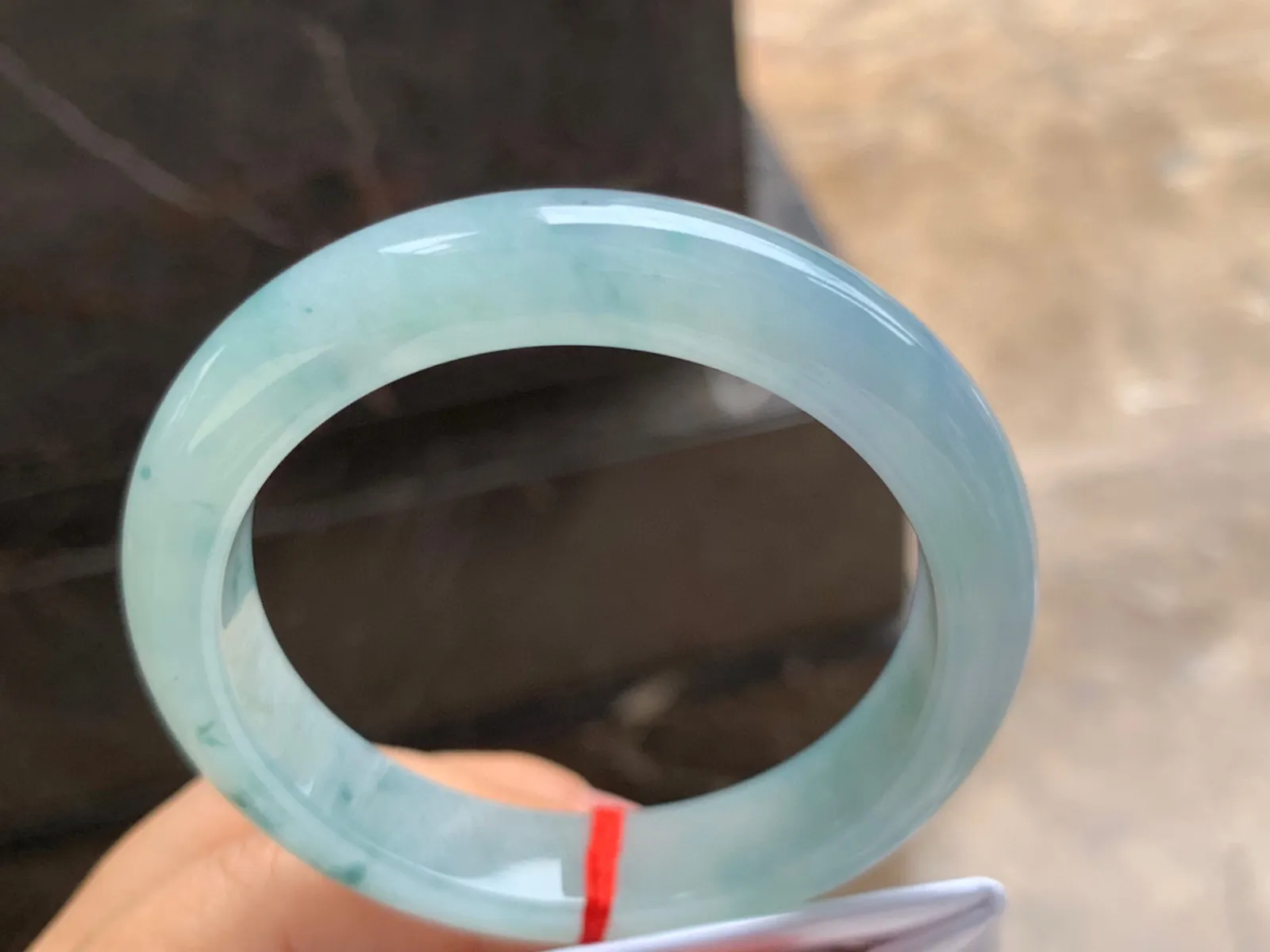 55-11.5-8.5mm
糯冰飘花手镯 底子细腻 水润