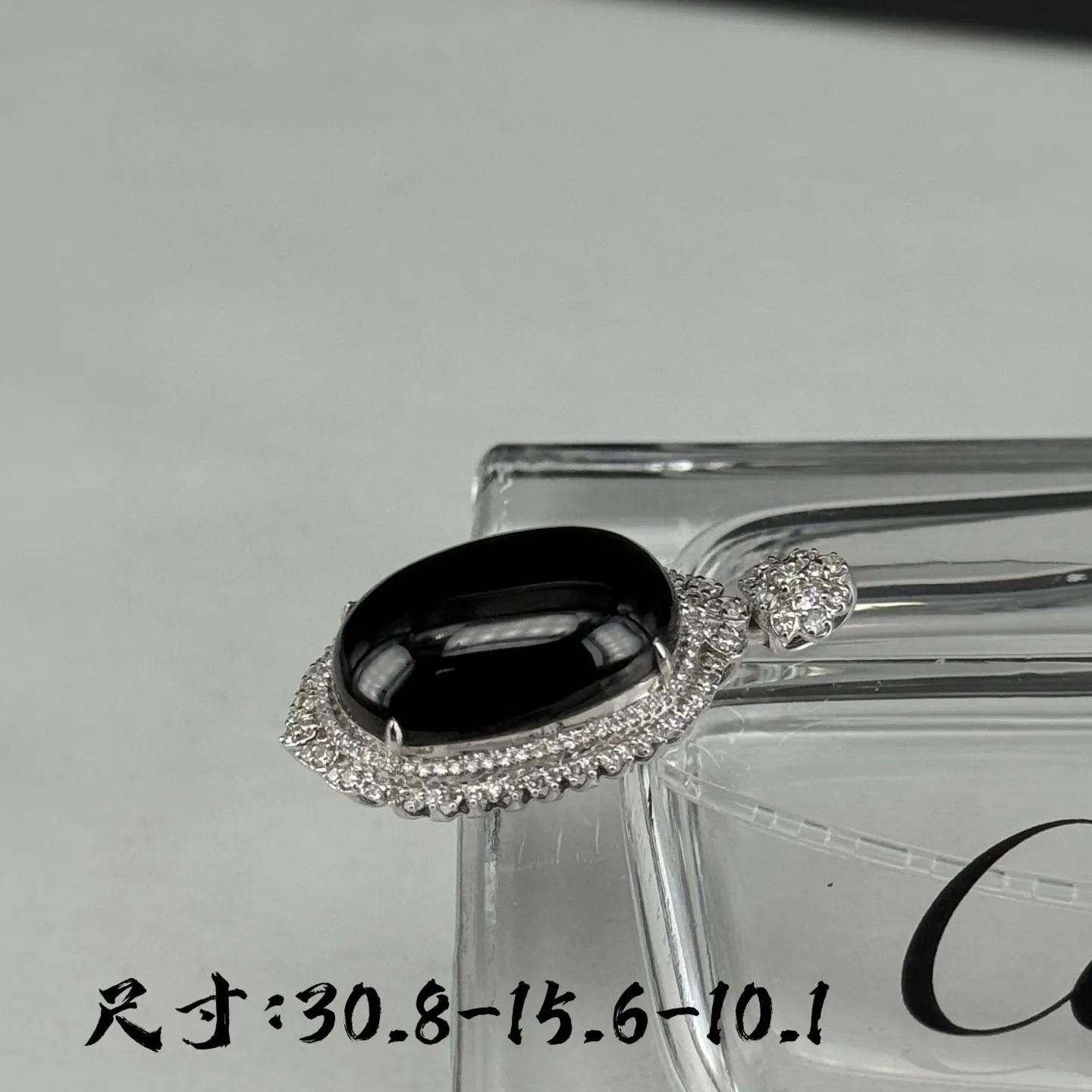 精品18k白金蛋面吊坠 满钻豪镶 打灯通透 油性十足 尺寸30.8