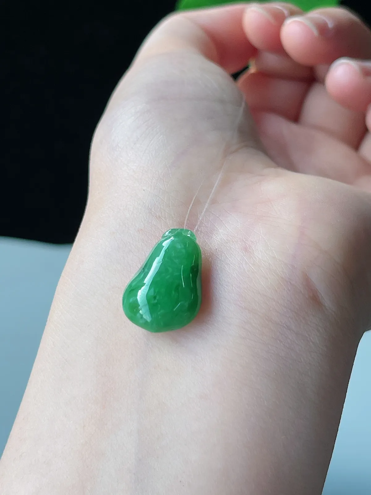 翡翠糯种浅绿色福瓜
