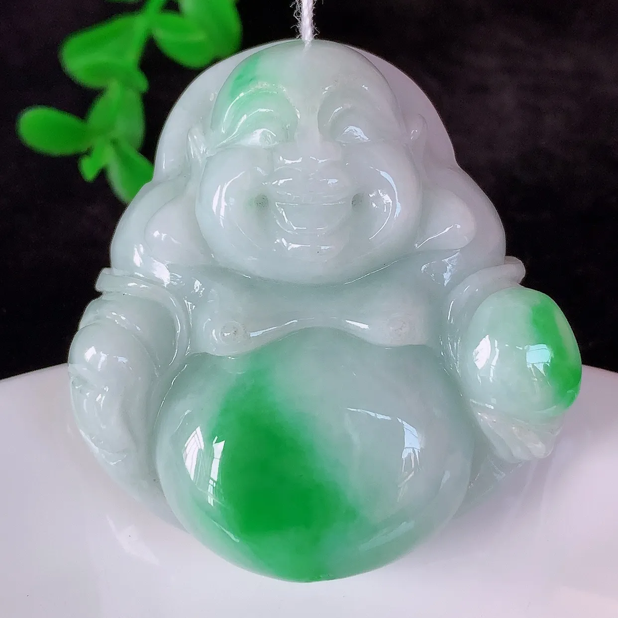 自然光实拍，大件厚装冰润冰糯种飘阳绿翡翠佛公吊坠，饱满， 佛公亦保平安，寓意有福（佛公）相伴，配戴优雅迷人！#46.5