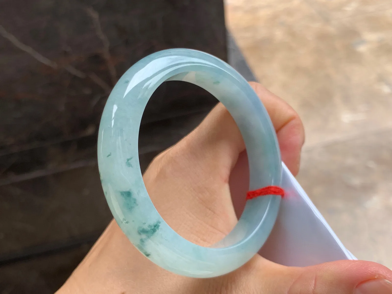 55-11.5-8.5mm
糯冰飘花手镯 底子细腻 水润