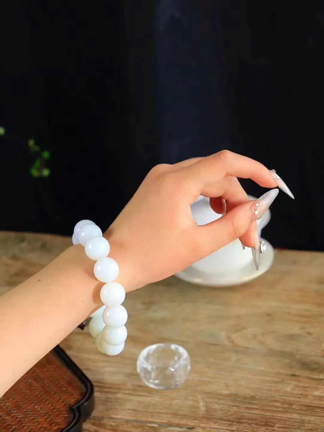 【臻品传承.手串】

精品和田玉白玉圆珠手串，精选上等和田玉，经过匠人精心雕琢，每一颗珠子都圆润饱满