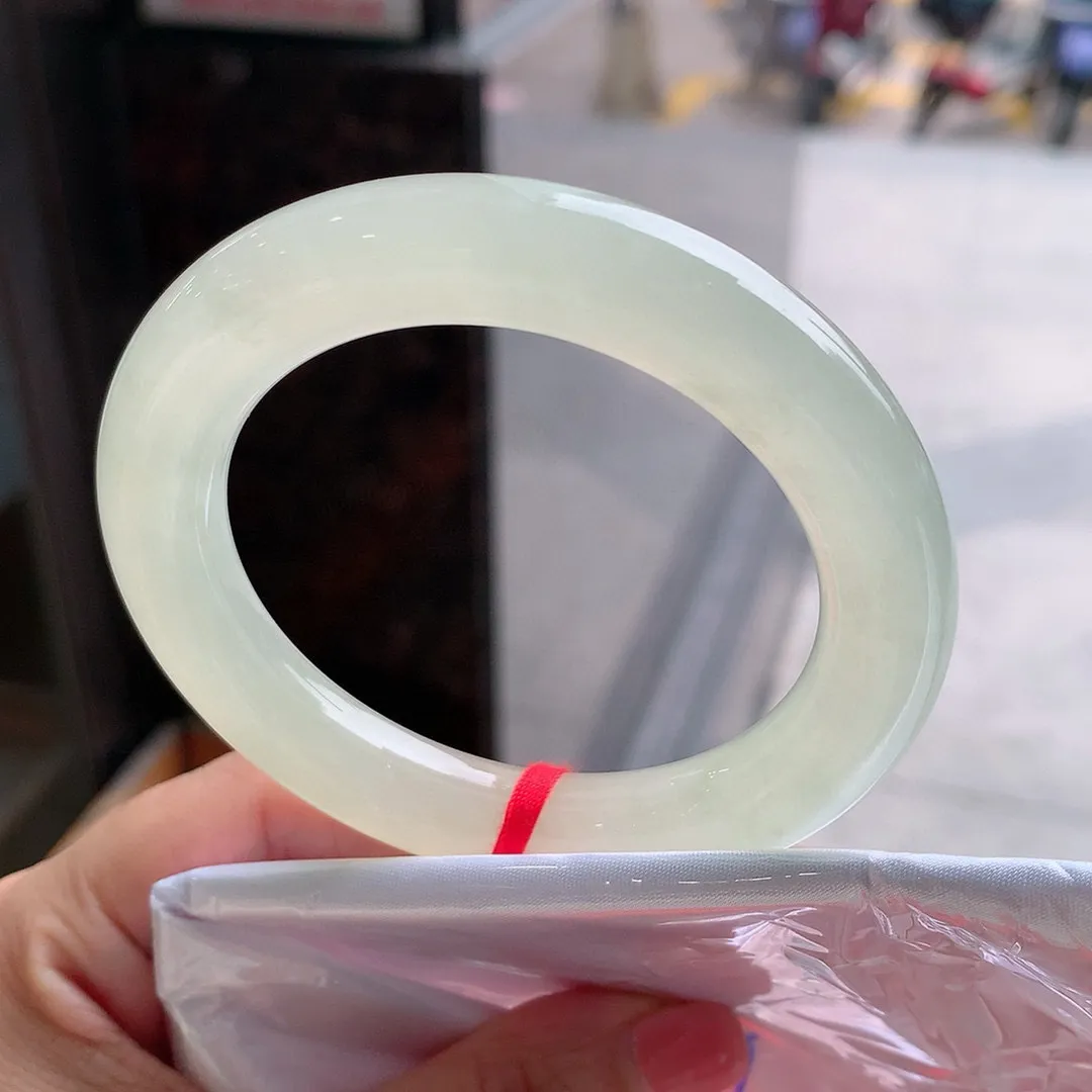 圆条高冰黄翡 一丝牛毛纹 尺寸:55.4/10.8/11.3 种水好️️