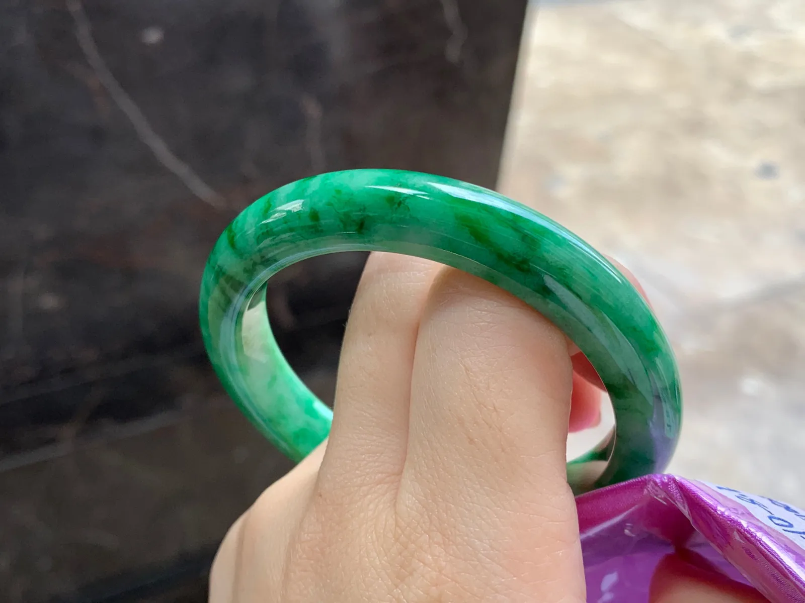 带色手镯
尺寸：55.2-10-8.6mm
底子细腻干净～有特色