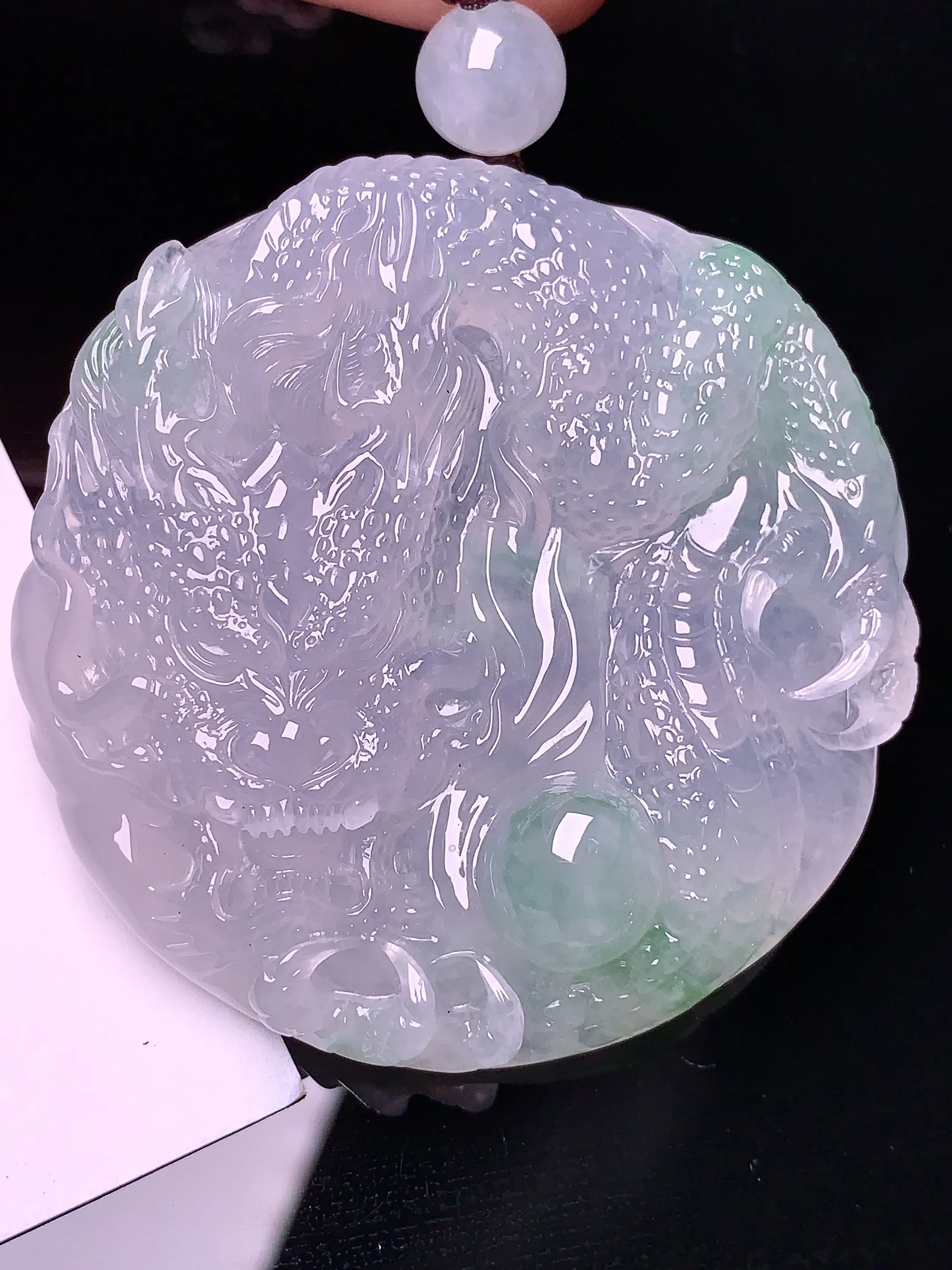 飘绿龙牌吊坠 玉质细腻 色泽艳丽 整体尺寸48.5*9.5